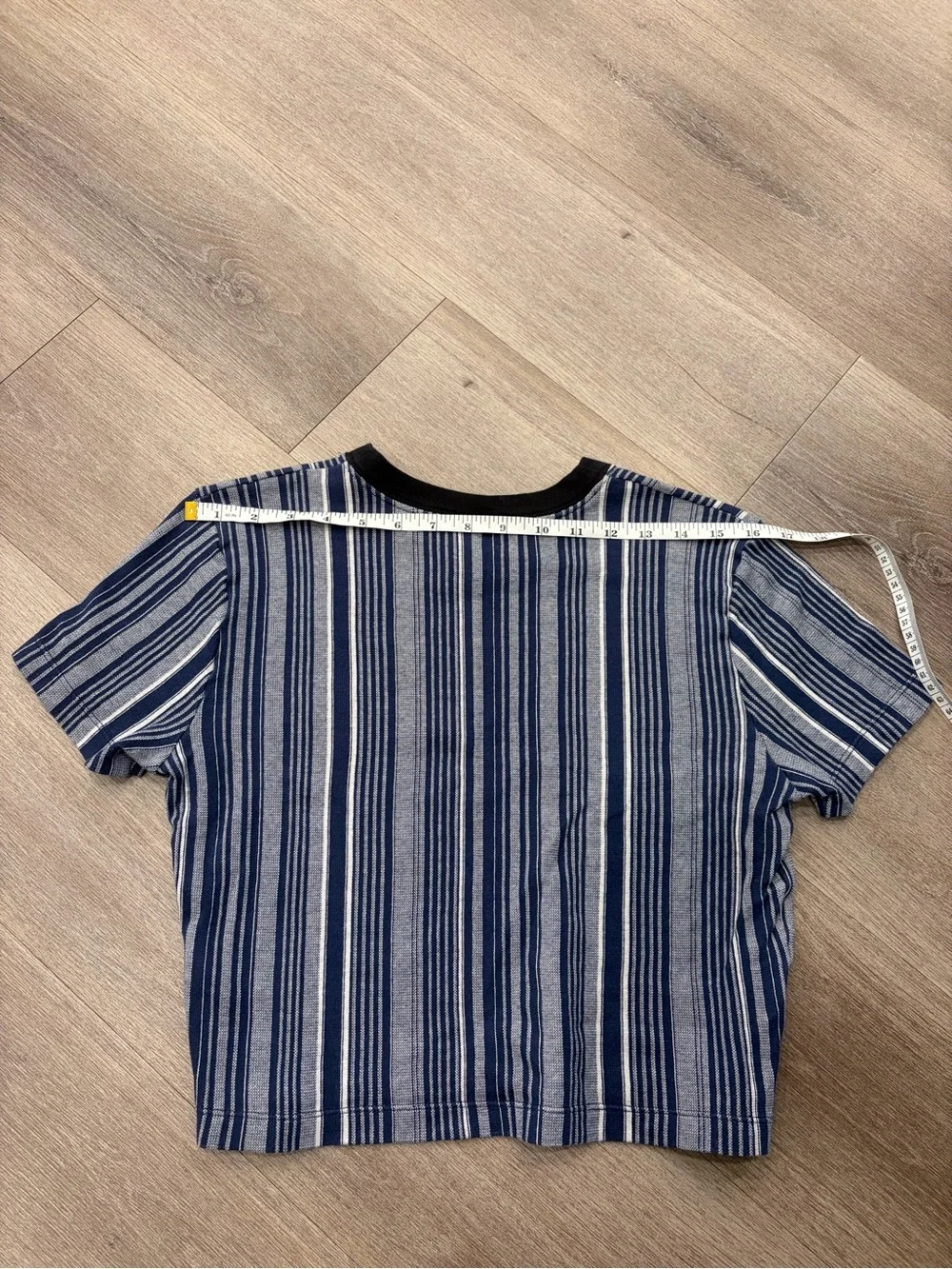 Nike Women’s Blue Striped Short Sleeve Cropped Top